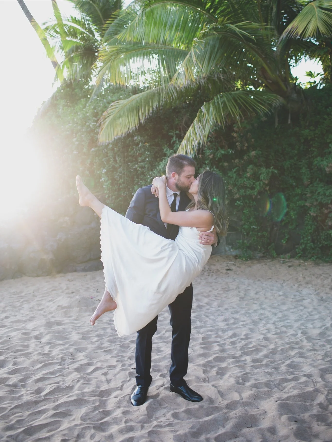 elope. on. maui. there are a 1000 reasons to elope in Hawaii in the winter time ✨