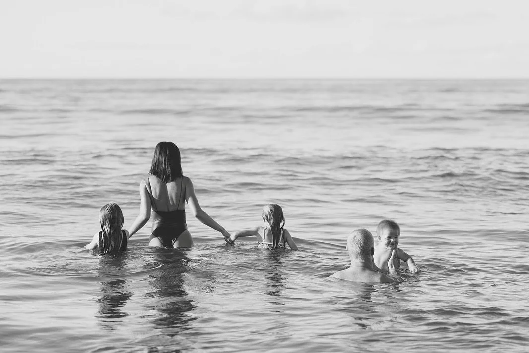 I've been loving this years families: aiming for authentic love &amp; fun, savoring the season you're in ✨ and I will always get the kids in the ocean where they are the most happy!! 
Thank you to everyone to honored me with photographing your ohana 