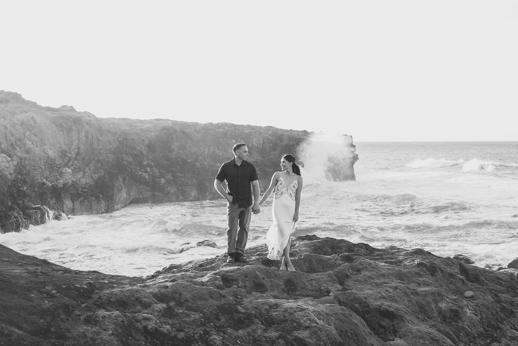 Let's talk about Engagement Photos!! 

An engagement session before your wedding is actually a secret ingredient to wedding photos...

and think of it as your first date with me, your wedding photographer 💁🏼&zwj;♀️ So we can see how you two natural