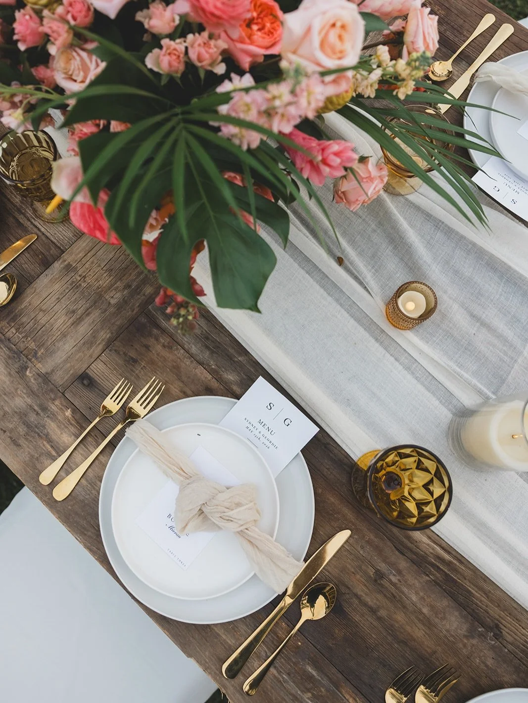 if you aren't seeing anything inspiring, you're walking too fast ✨
savoring the details from S &amp; Gs wedding 

Planning:&nbsp;@amauiweddingday 
Photography:&nbsp;@kristytaylorphotography 
Catering:&nbsp;@kiawe_outdoor 
Flowers:&nbsp;@dellablesflor