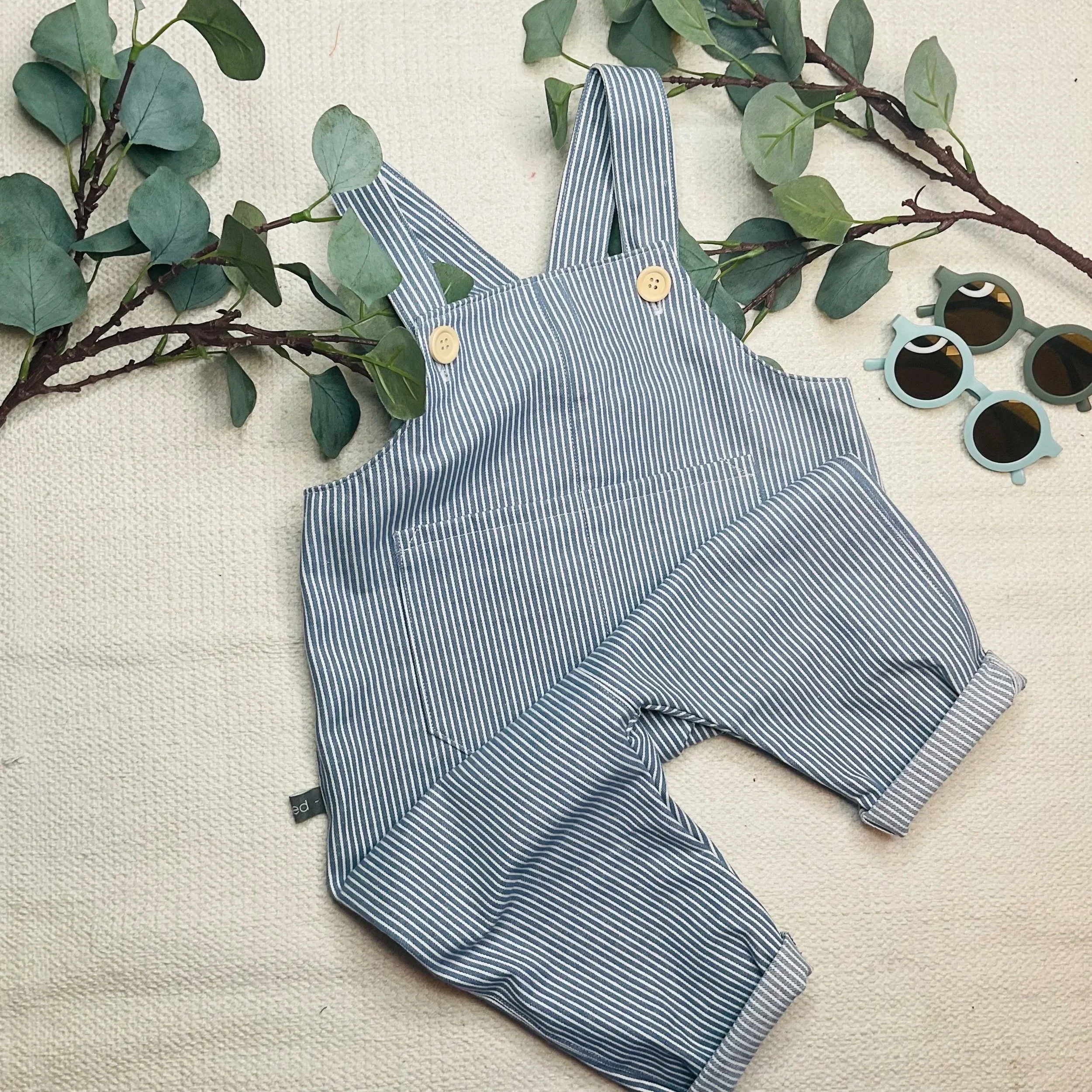 Latzhose, 'Oshkosh' Style blau/weiss gestreift