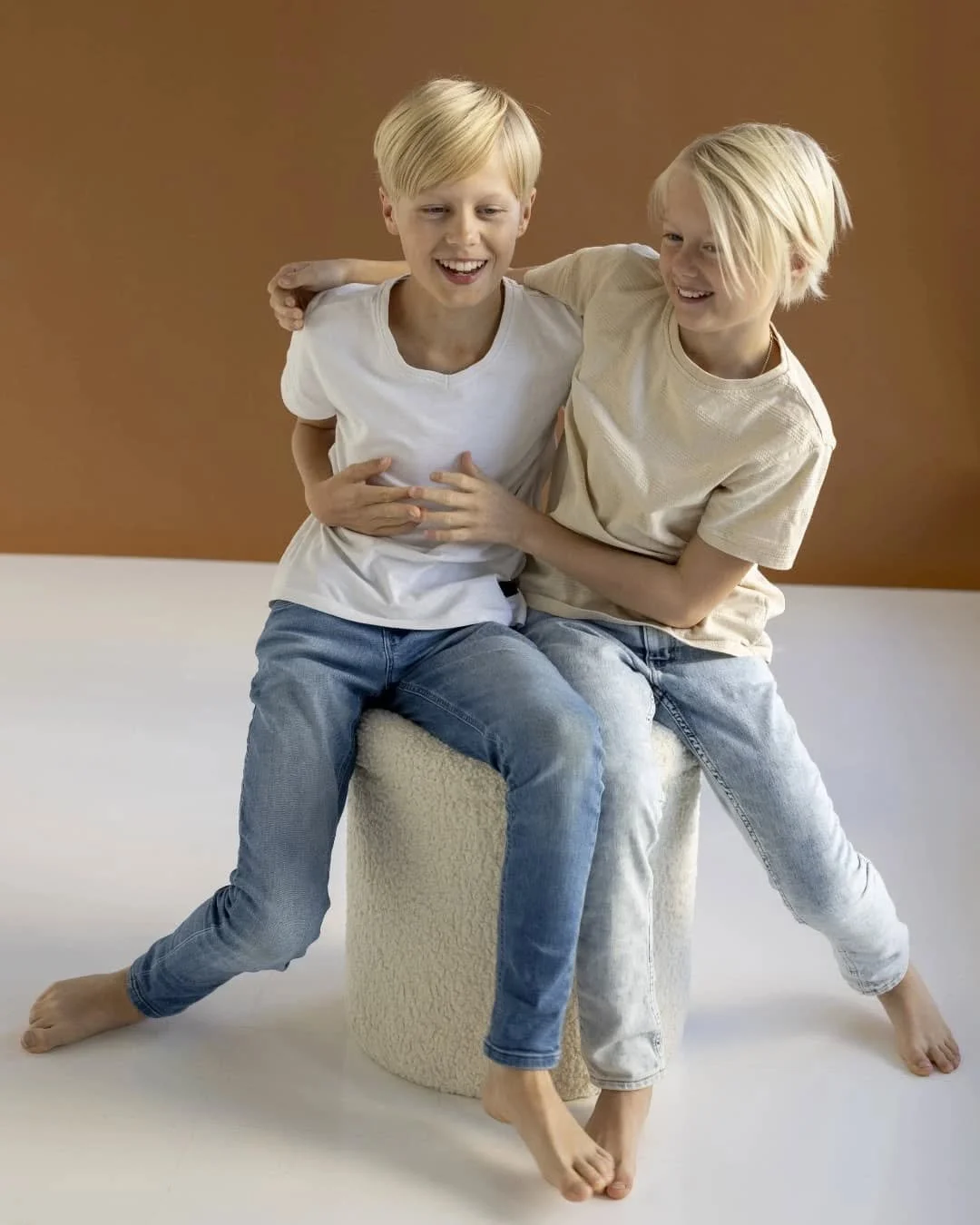 Studio vai milj&ouml;&ouml;? 📷🌿
Milj&ouml;&ouml;kausi l&auml;hestyy, mutta studiossa voidaan kuvata milloin vain! Studiokuvauksia teen Espoossa valoisalla ja monipuolisella studiolla 😊

#perhekuvaus #lapsikuvaus #studiokuvaus #muotokuvaus