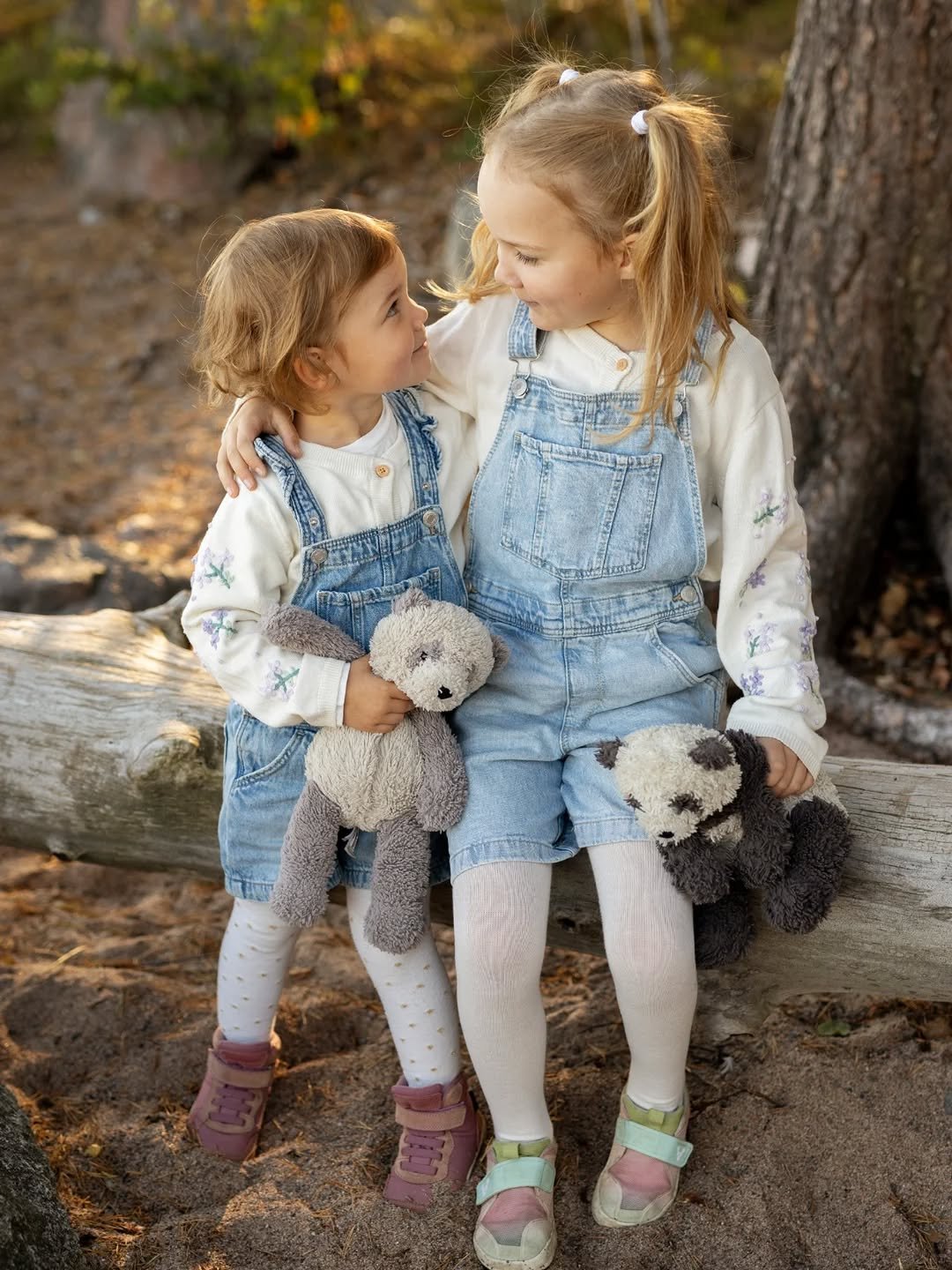Valo lis&auml;&auml;ntyy ja melko pian p&auml;&auml;see jo kuvaamaan ulos ☀️ 🌿

P&auml;&auml;kaupunkiseudulla on mit&auml; hienoimpia kuvauspaikkoja helposti saavutettavissa. N&auml;m&auml; kuvat on otettu Haukilahden rannalla ⛱️

#milj&ouml;&ouml;k