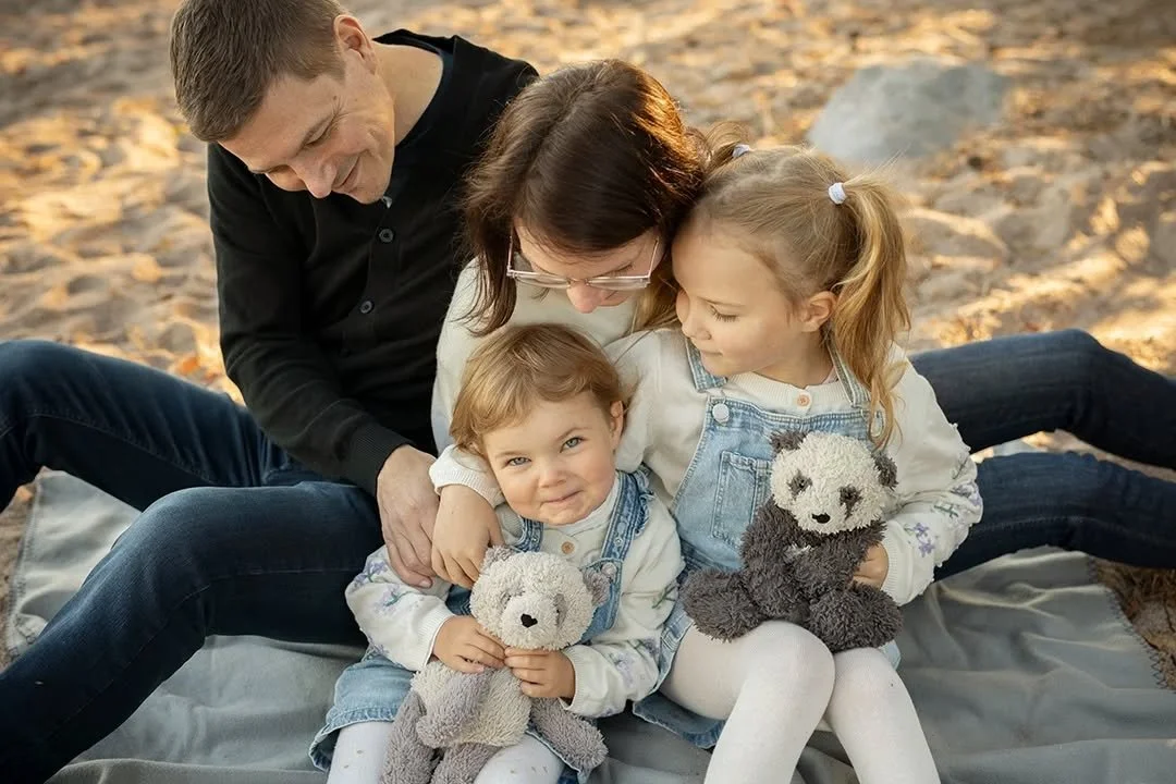 Perhekuvaus kes&auml;ll&auml; ☀️🌾
Kuvaan kes&auml;ll&auml; milj&ouml;&ouml;ss&auml; p&auml;&auml;kaupunkiseudulla. Muutama kuvaus on mahdollista toteuttaa my&ouml;s Yyteriss&auml; tai muualla Porin l&auml;hettyvill&auml;. Ota yhteytt&auml; jos kes&a