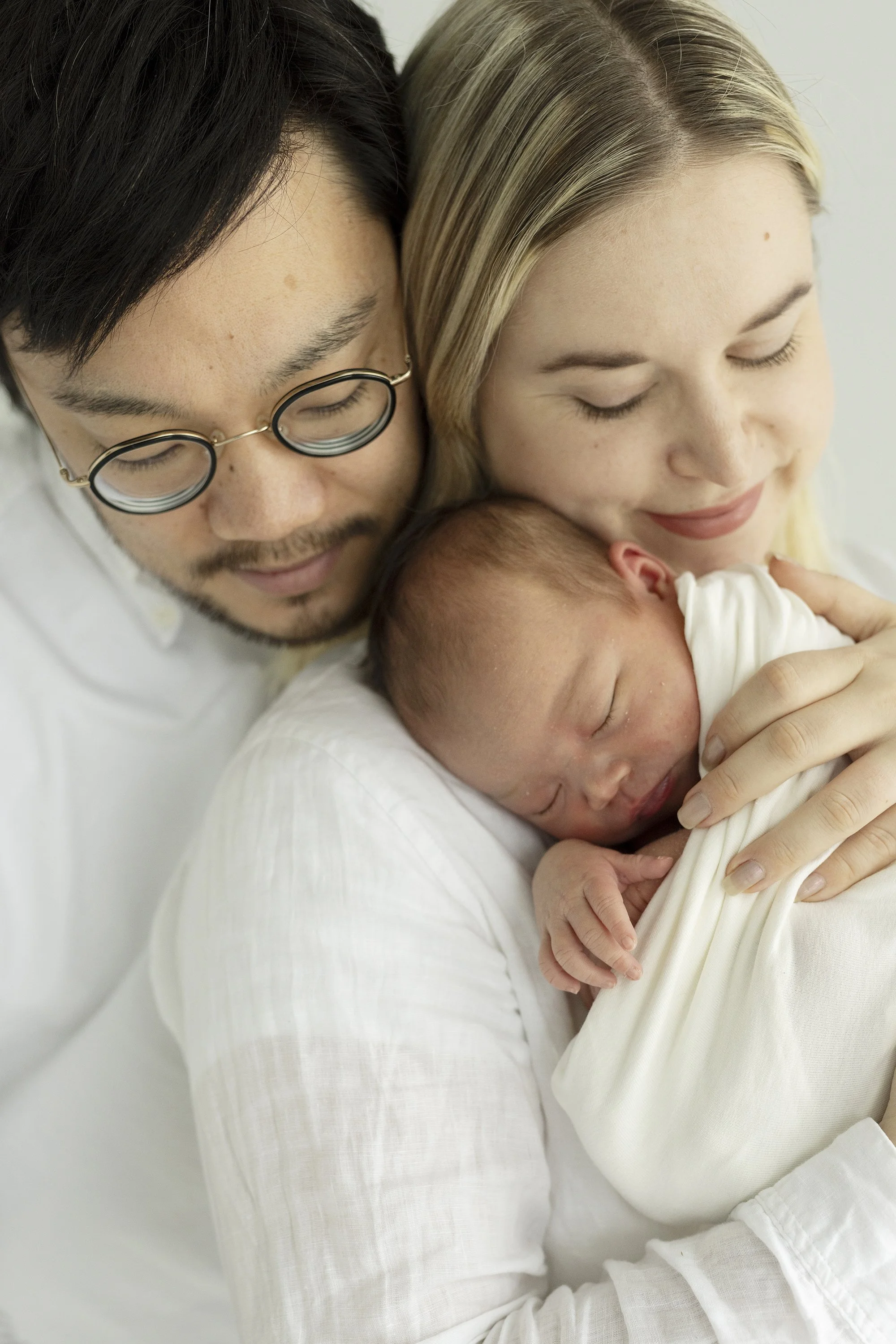 Newborn-kuvaus studiossa Espoossa