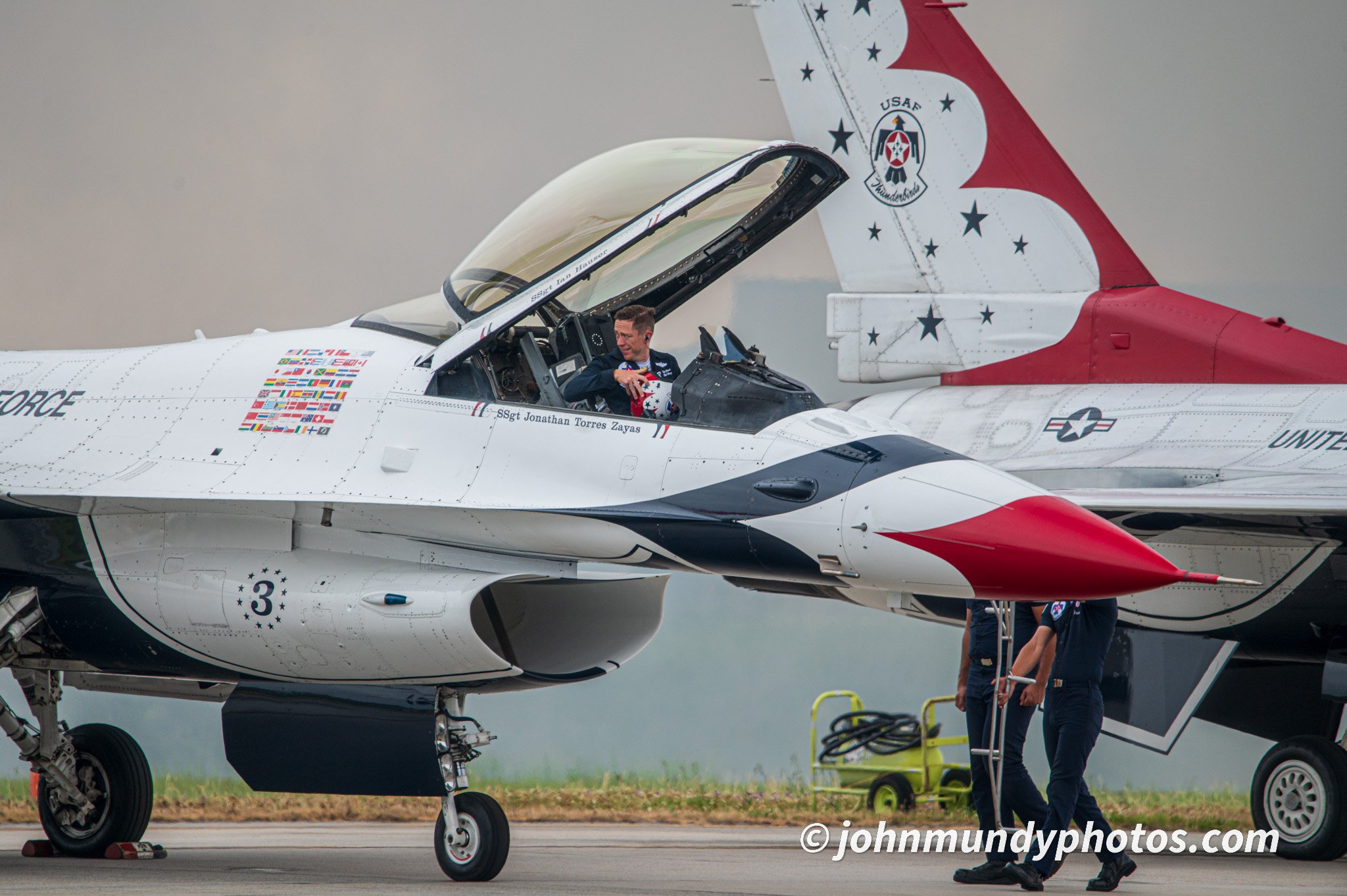 CharlestonAirshowThunderbirdsGround-042024-29.jpg