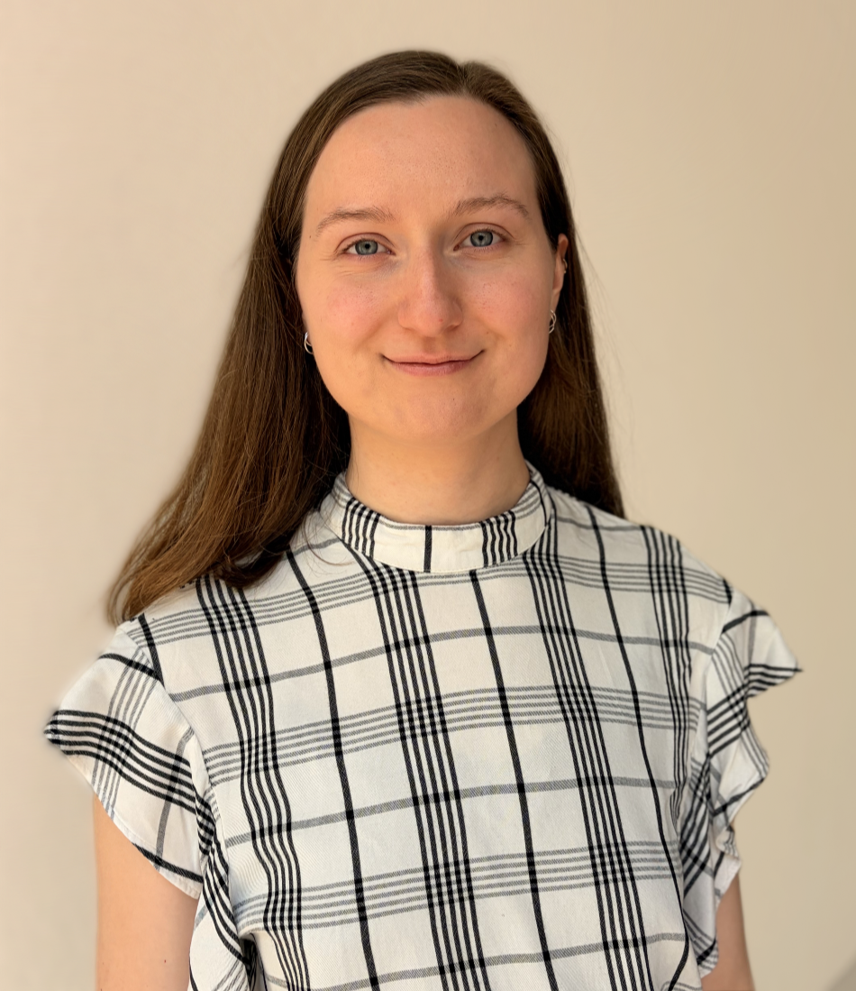 Empathische Therapeutin Melanie Kliever lächelt freundlich und professionell.
