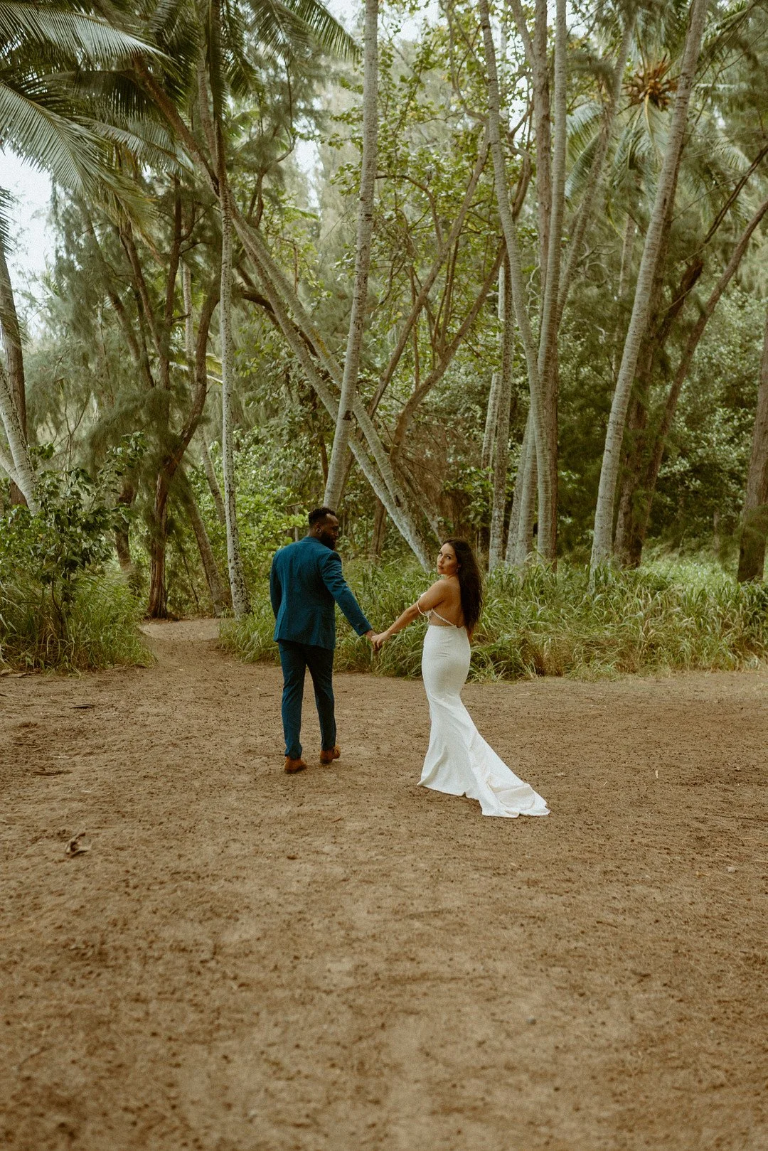 Jungle Elopement in Oahu_Emilee Setting _oahu4_low.jpg