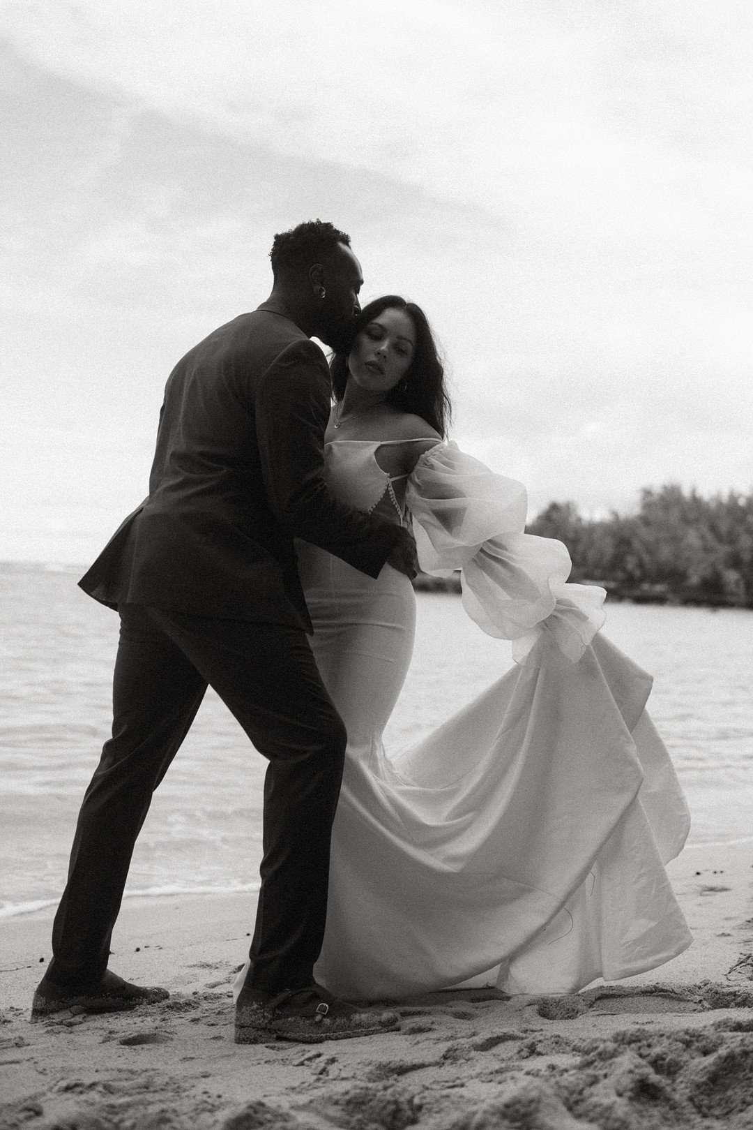 Jungle Elopement in Oahu_Emilee Setting _oahu26_low.jpg