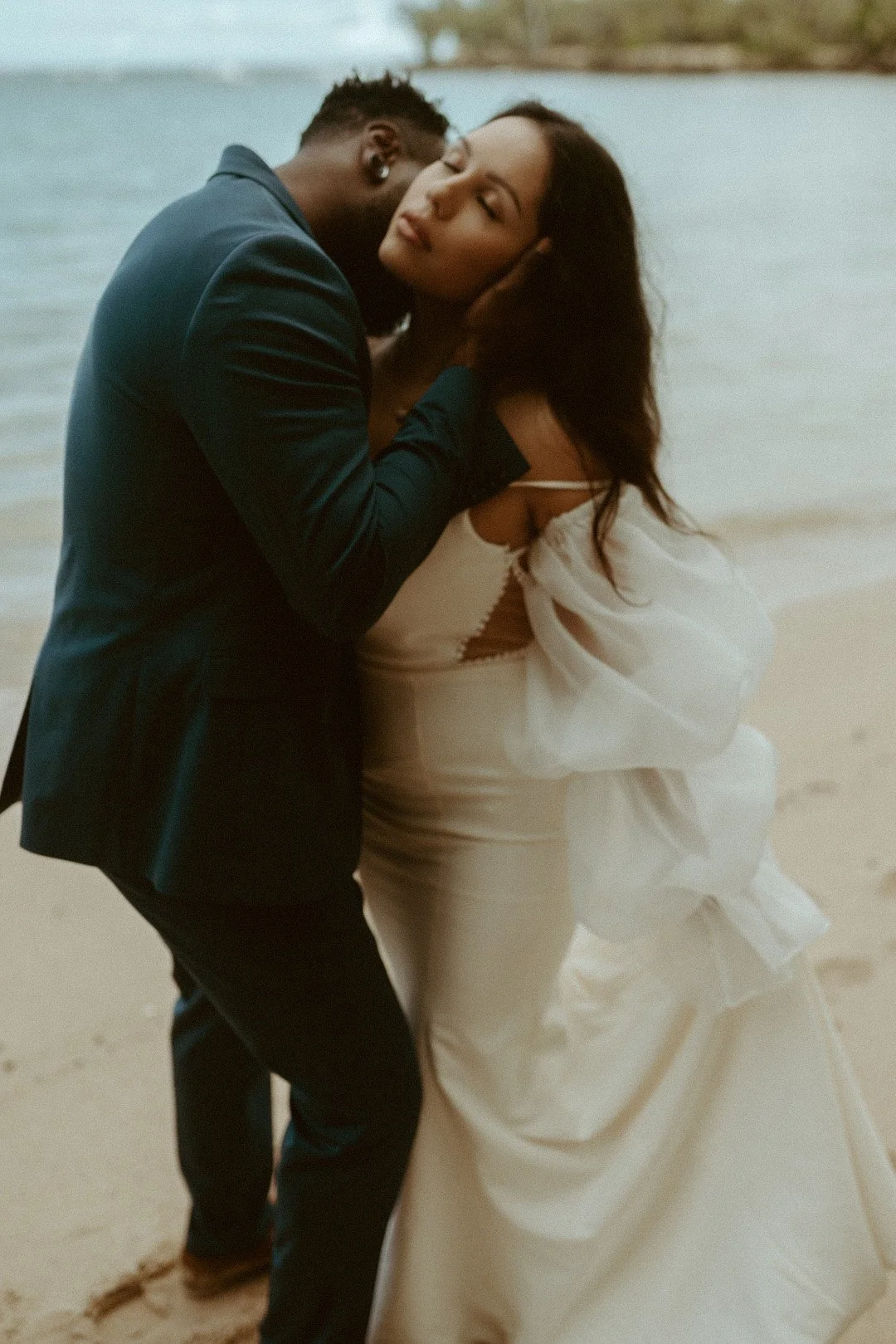 Jungle Elopement in Oahu_Emilee Setting _oahu28_low.jpg