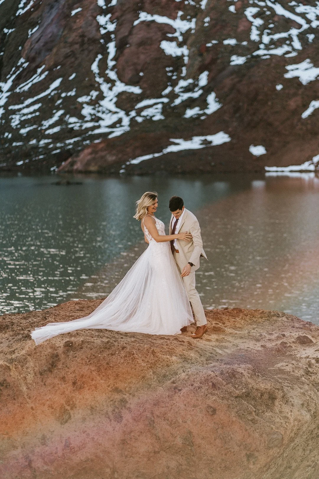 Styled Elopement at Broken Top Glacial Lake_Emilee Setting _No Name Lake Bend Elopement Emilee Setting Photo12_low.jpg