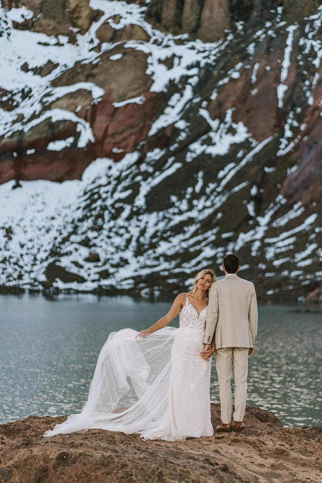 Styled Elopement at Broken Top Glacial Lake_Emilee Setting _No Name Lake Bend Elopement Emilee Setting Photo14_low.jpg
