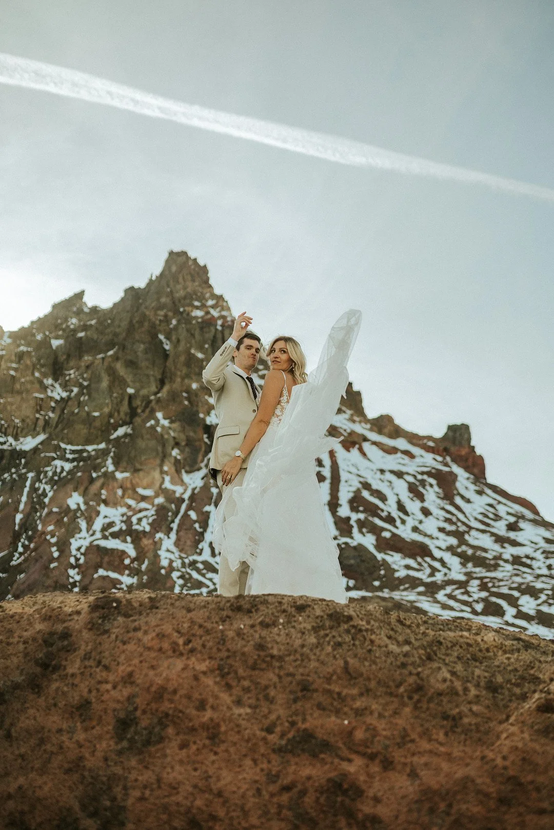 Styled Elopement at Broken Top Glacial Lake_Emilee Setting _No Name Lake Bend Elopement Emilee Setting Photo54_low.jpg