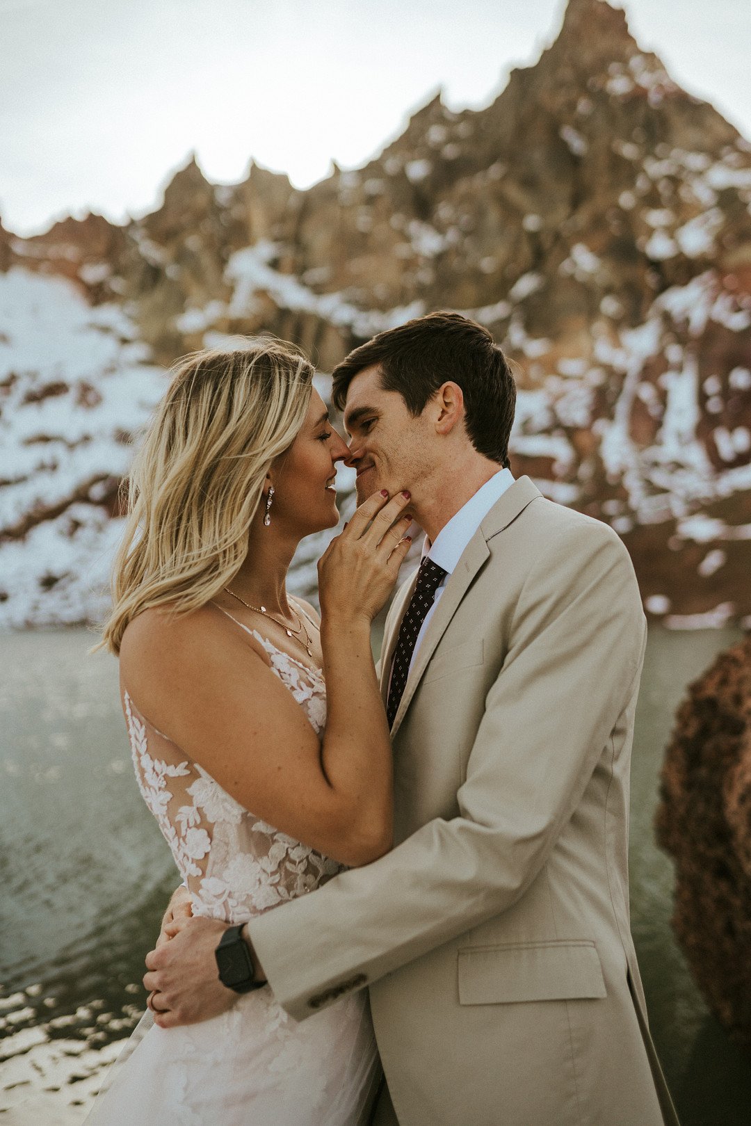 Styled Elopement at Broken Top Glacial Lake_Emilee Setting _No Name Lake Bend Elopement Emilee Setting Photo68_low.jpg