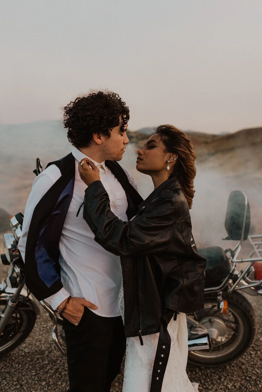 Motorcycle Elopement at the Painted Hills_Emilee Setting _danielle and lance259_low.jpg