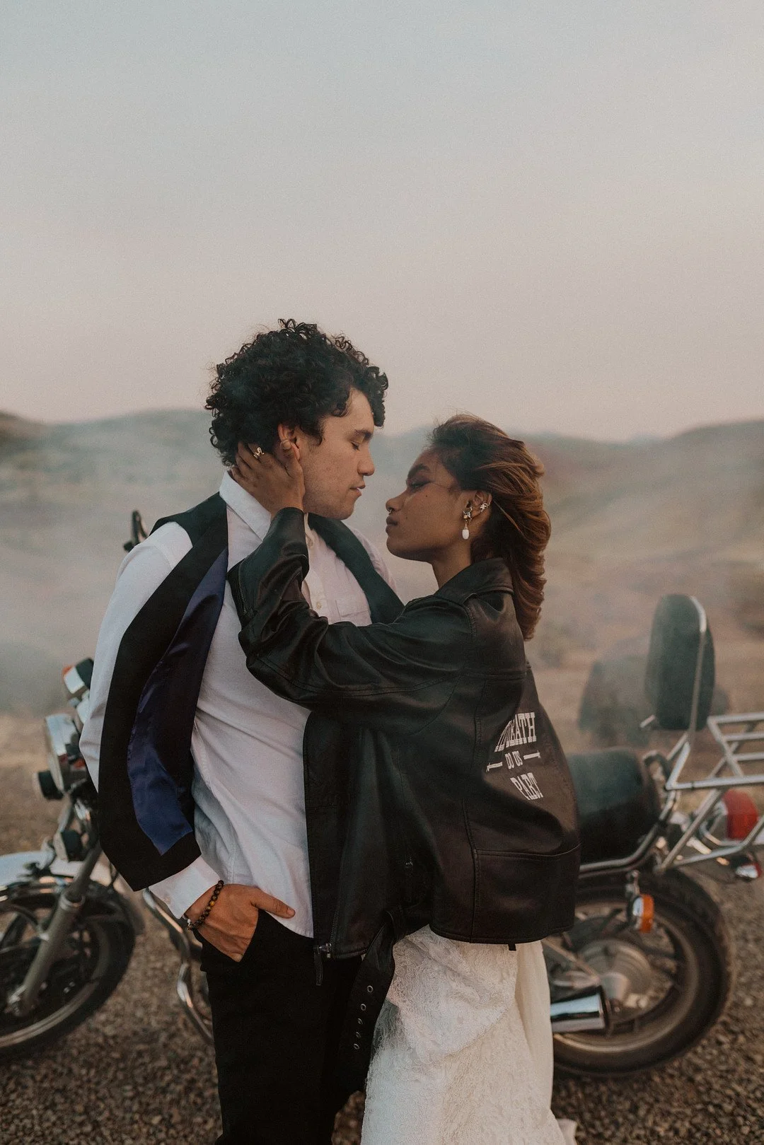 Motorcycle Elopement at the Painted Hills_Emilee Setting _danielle and lance261_low.jpg