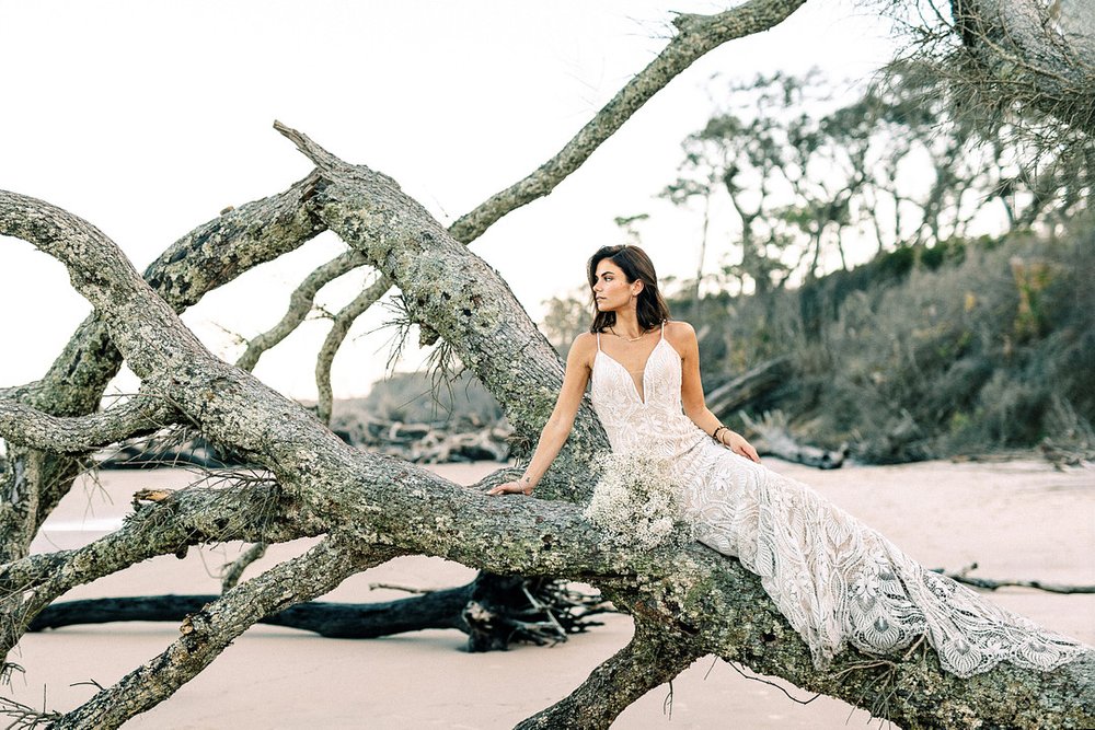 A beachy bridal moment_Carly Terry Photography_AW BRIDAL-0897_low.jpg