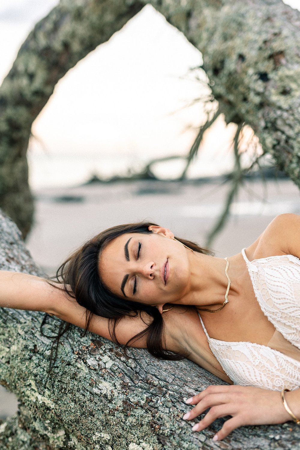 A beachy bridal moment_Carly Terry Photography_AW BRIDAL-1073_low.jpg