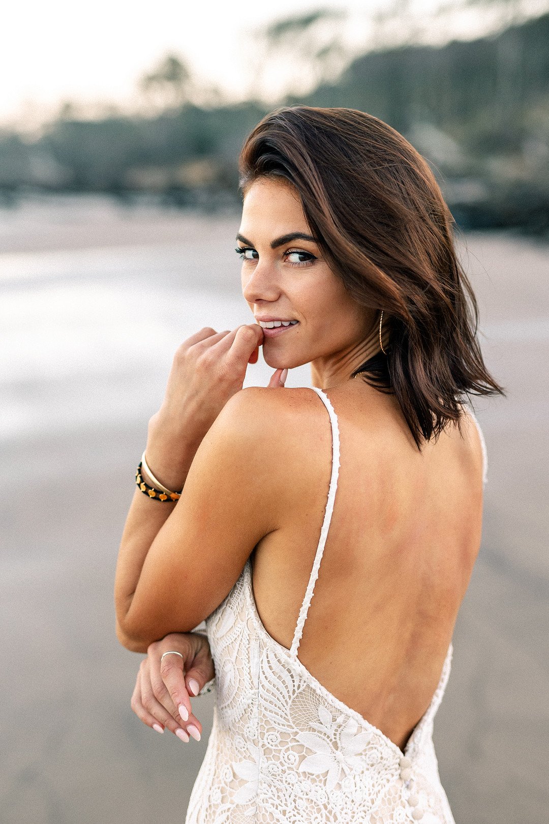 A beachy bridal moment_Carly Terry Photography_AW BRIDAL-1345_low.jpg