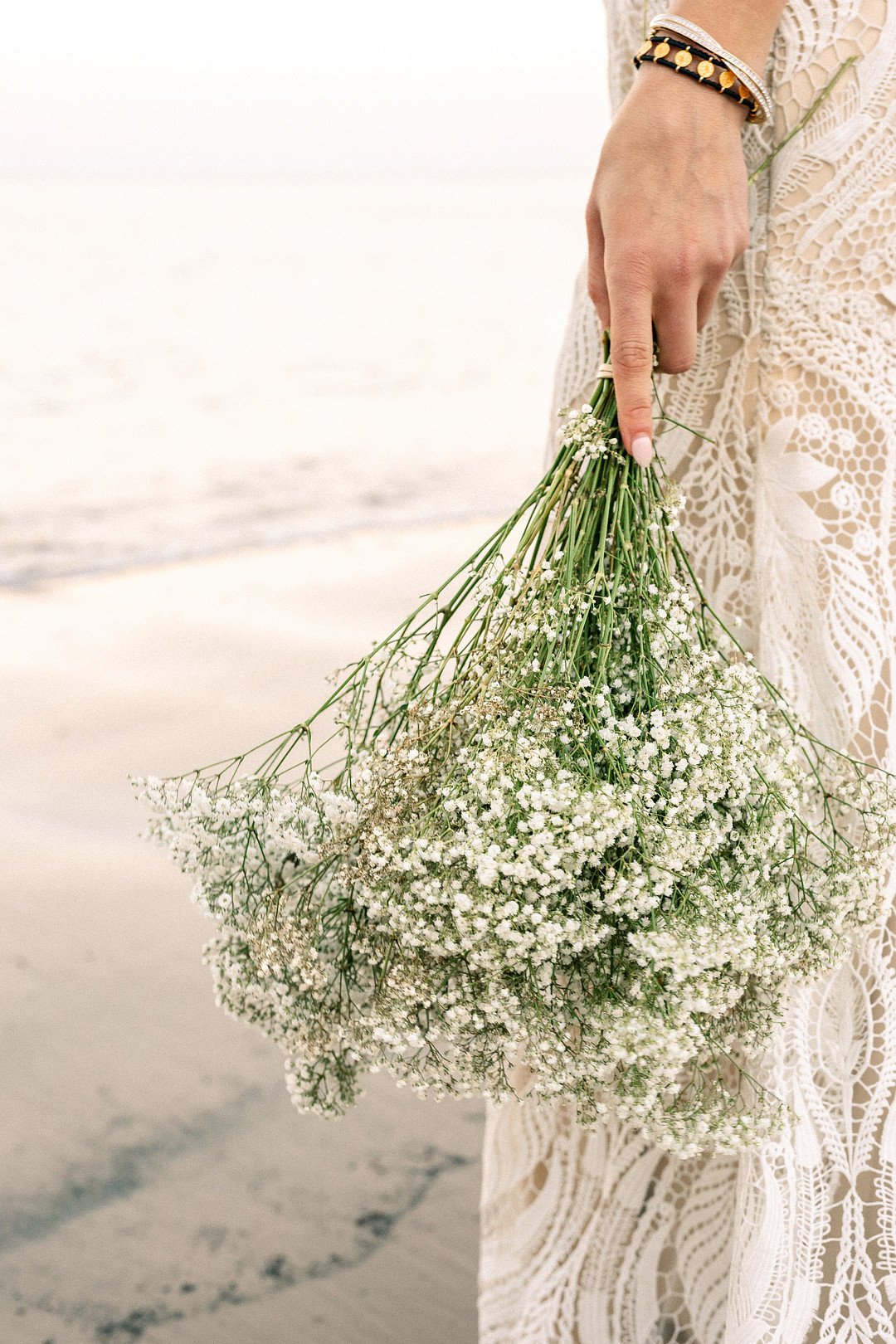 A beachy bridal moment_Carly Terry Photography_AW BRIDAL-1495_low.jpg