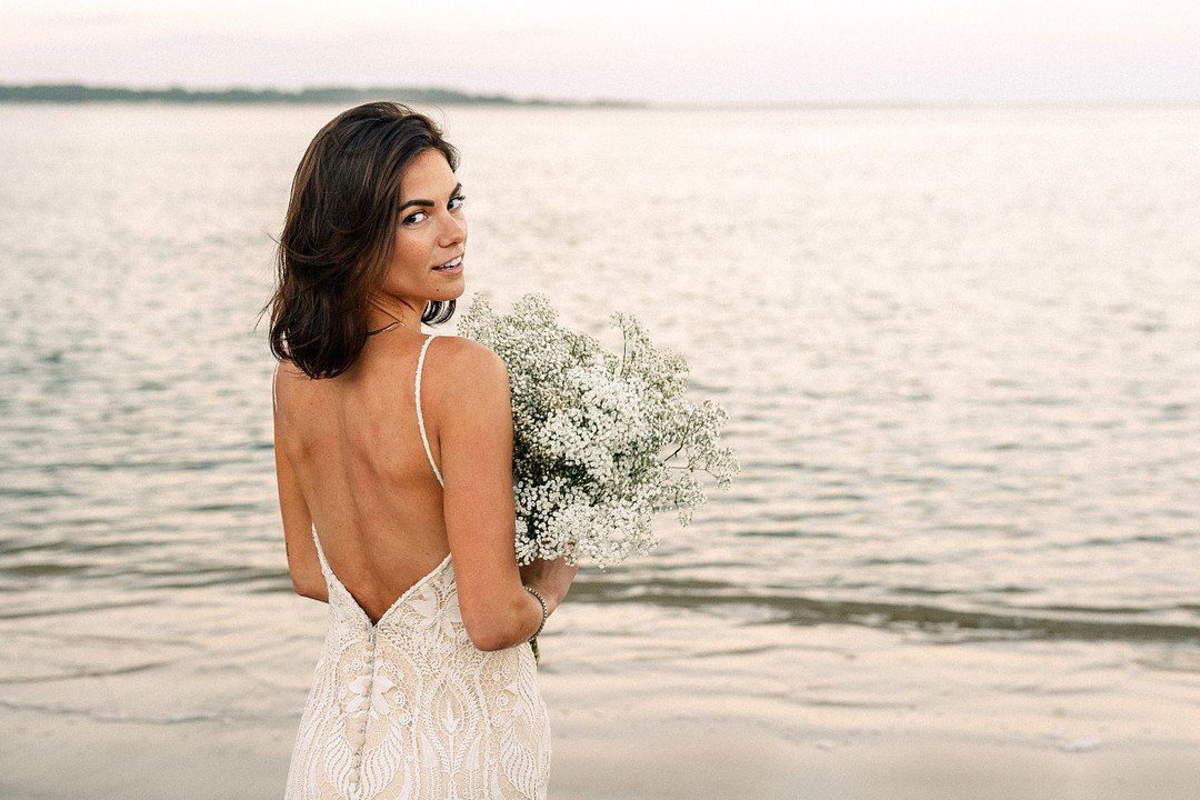 A beachy bridal moment_Carly Terry Photography_AW BRIDAL-1579_low.jpg