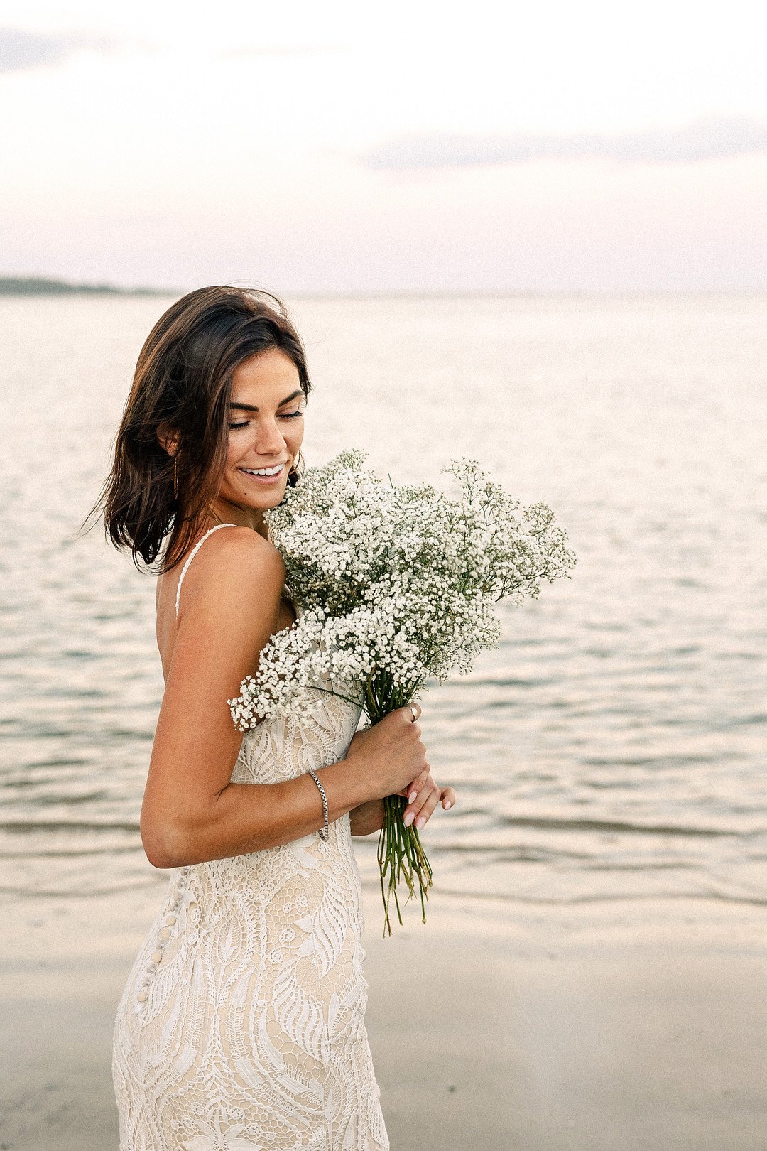 A beachy bridal moment_Carly Terry Photography_AW BRIDAL-1584_low.jpg