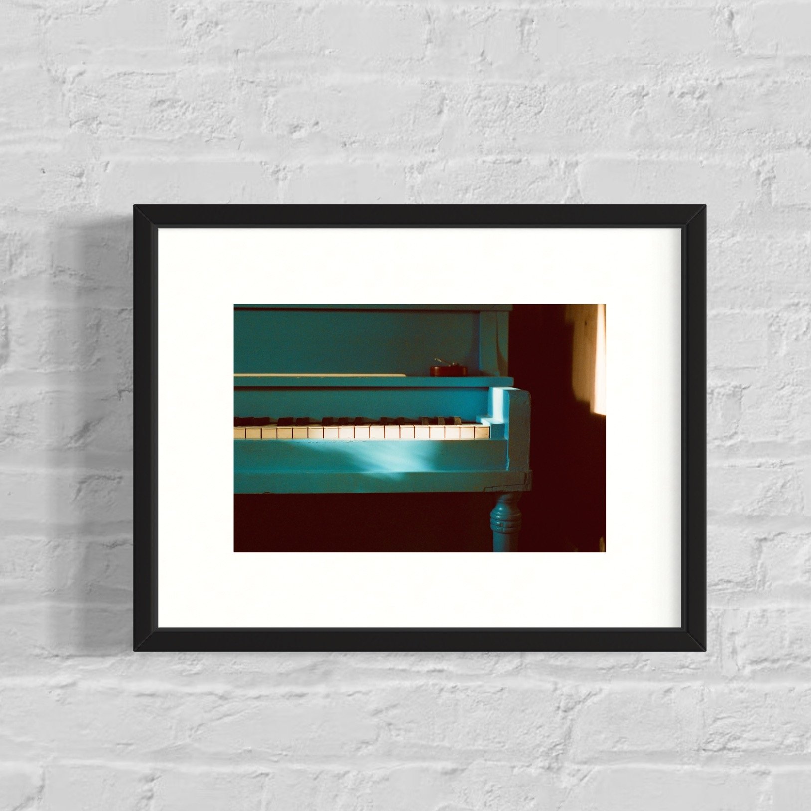 Submarine piano. (print)