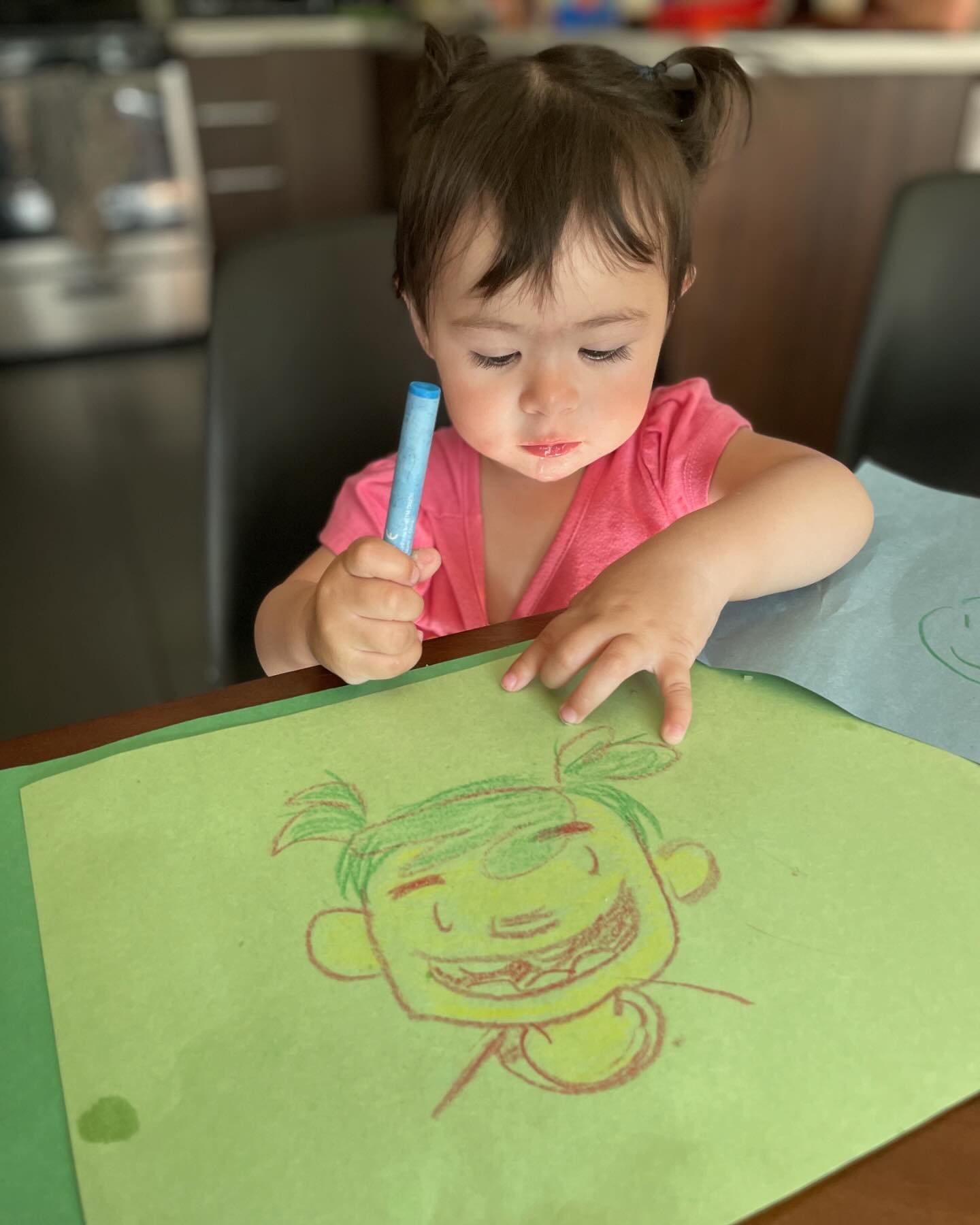 Coloring #littletrouble, while coloring with #littletrouble. 

#coloring #crayons #crayola