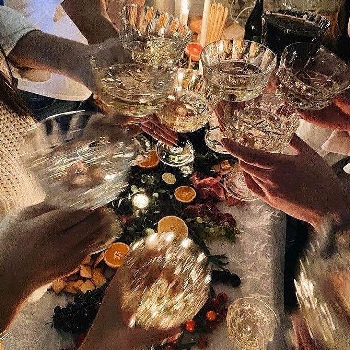 a merry merry heartbrkn Christmas &hearts;️ REMINDER: plz don&rsquo;t get drunk and text your ex tonight!! &hearts;️