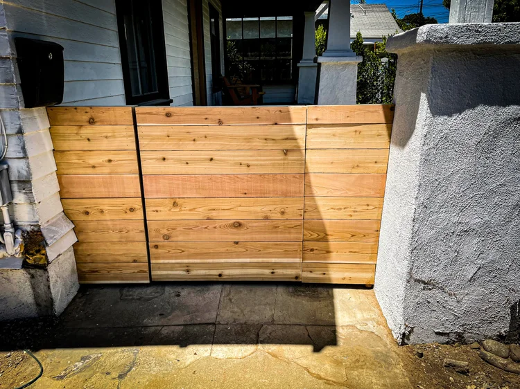 Horizontal Wood fence photo 4