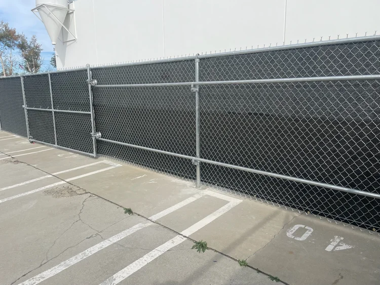 Chain Link Privacy fence photo 9