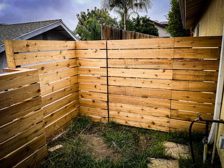 Horizontal Wood fence photo 8