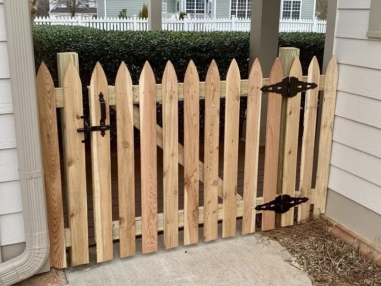 Gates fence photo 14