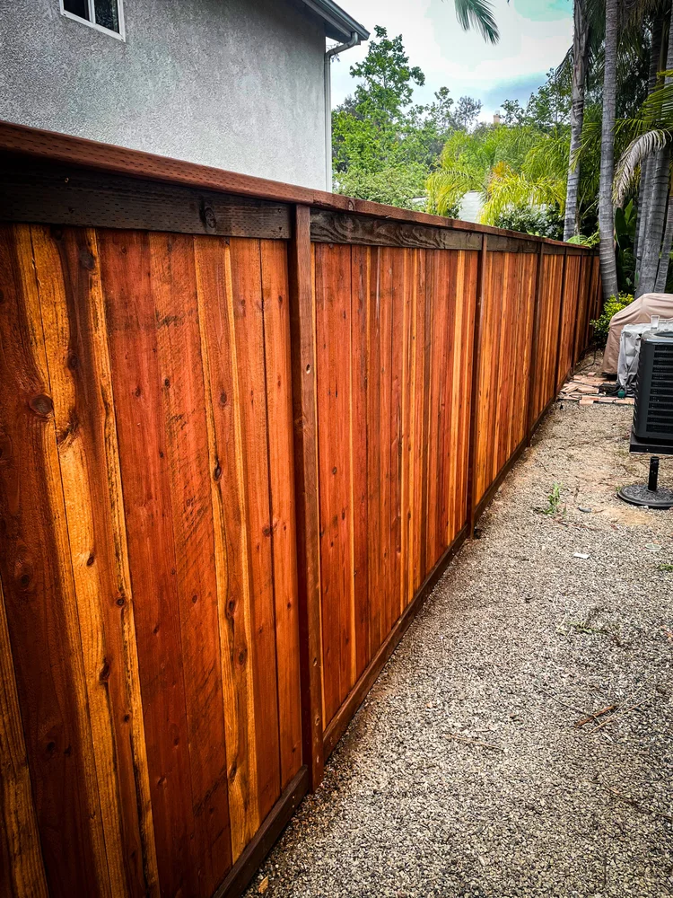 Wood Cap & Trim fence photo 7