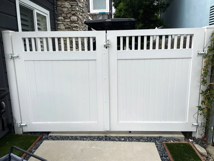 Gates fence photo 5
