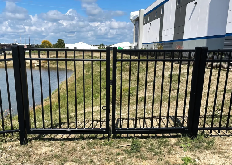 Gates fence photo 10