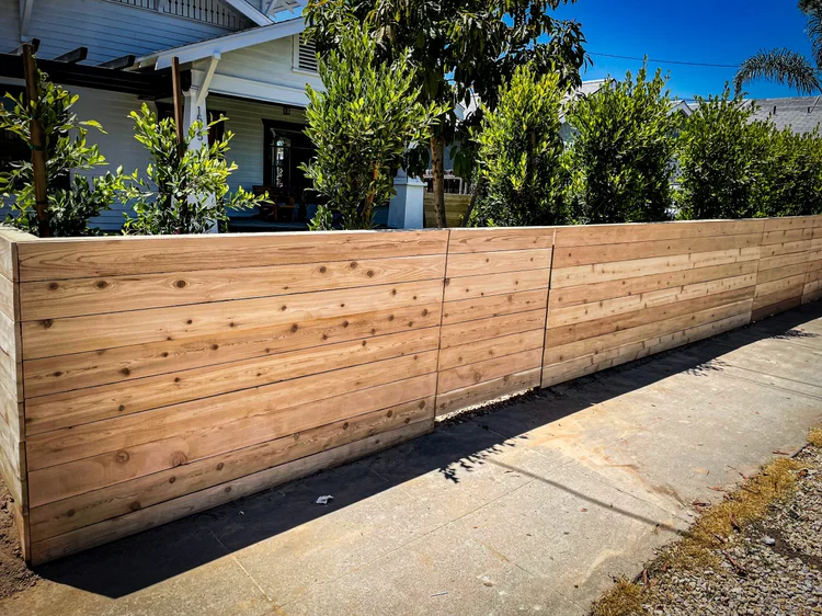 Horizontal Wood fence photo 2