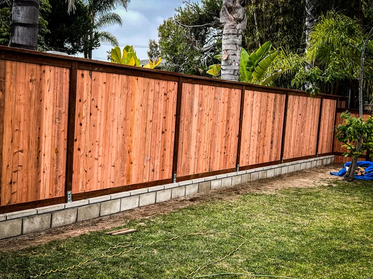 Wood Cap & Trim fence photo 11