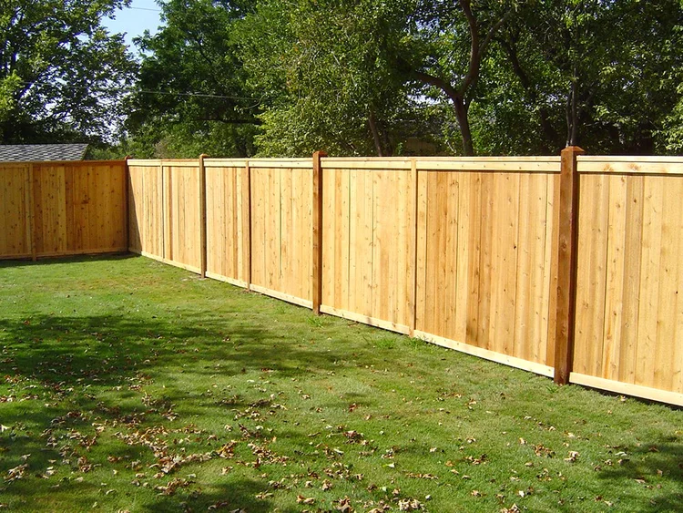 Wood Cap & Trim fence photo 1