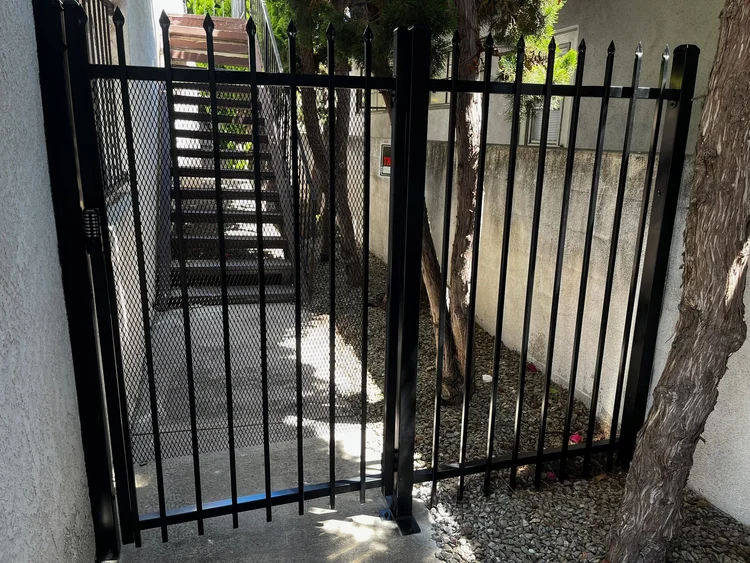 Iron fence photo 3