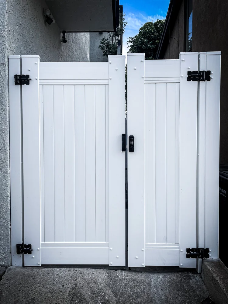 White Full Privacy Vinyl fence photo 5
