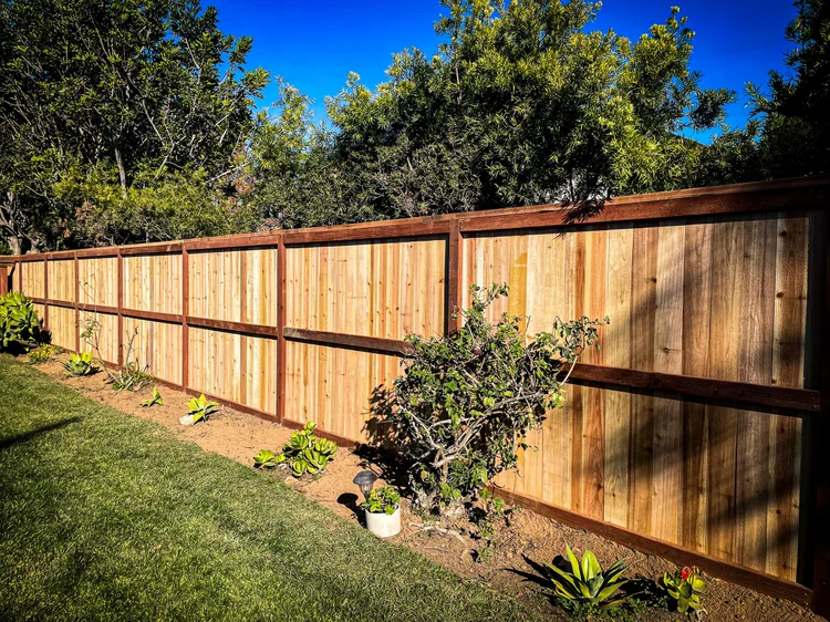 Wood Cap & Trim fence photo 6