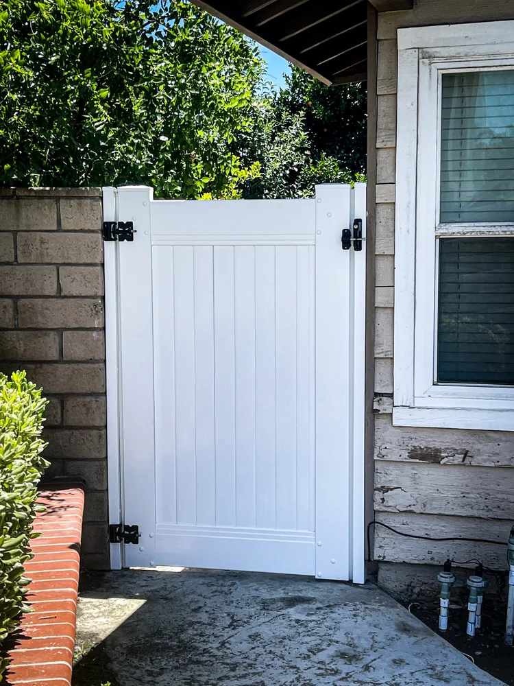 White Full Privacy Vinyl fence photo 7