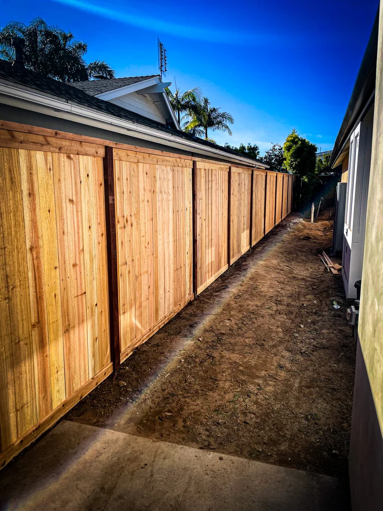 Wood Cap & Trim fence photo 10