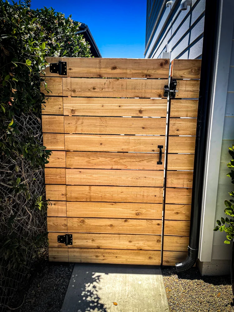 Horizontal Wood fence photo 3
