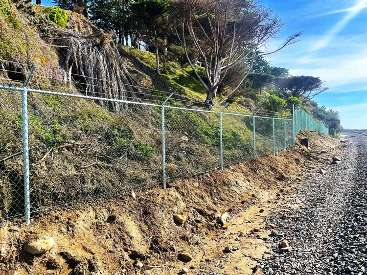 Chain Link Privacy fence photo 1