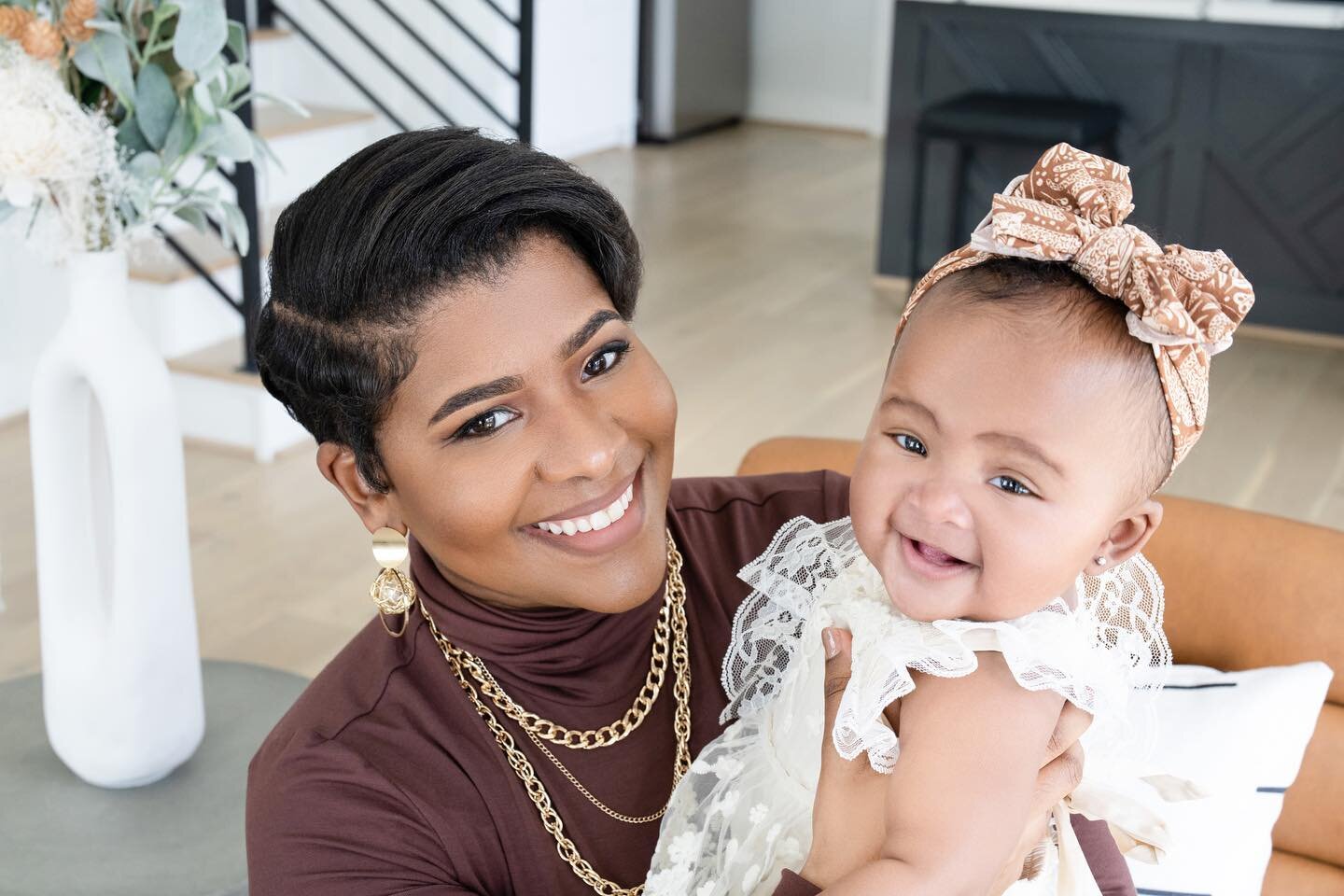 Hey moms! 🌟

We know that you're always behind the camera, capturing your children's precious moments. But have you taken a moment to remember that it's just as important for you to be in the picture too? 📸🤗

Create eternal memories with your litt