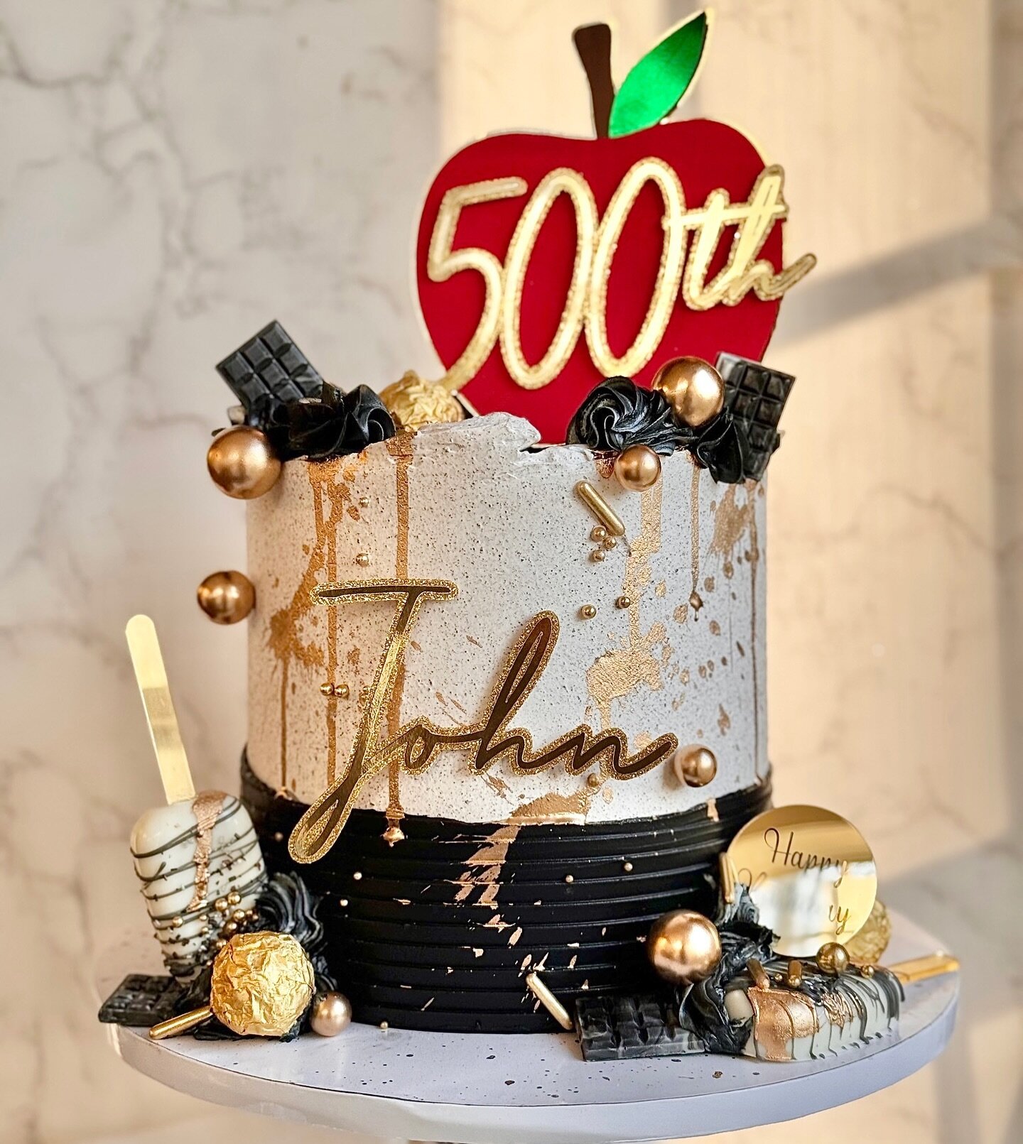 A special birthday for John! 🍎🖤✨

Congrats on your 500th Apple! IYKYK 🏒 
&bull;
&bull;
&bull;
#thesilvawhisk #cakes #baking #cake #cakedecorating #foodie #cakegoals #dessert #instacake #baker #travelingbaker #cakedesign #cakesofinsta #marylandbake