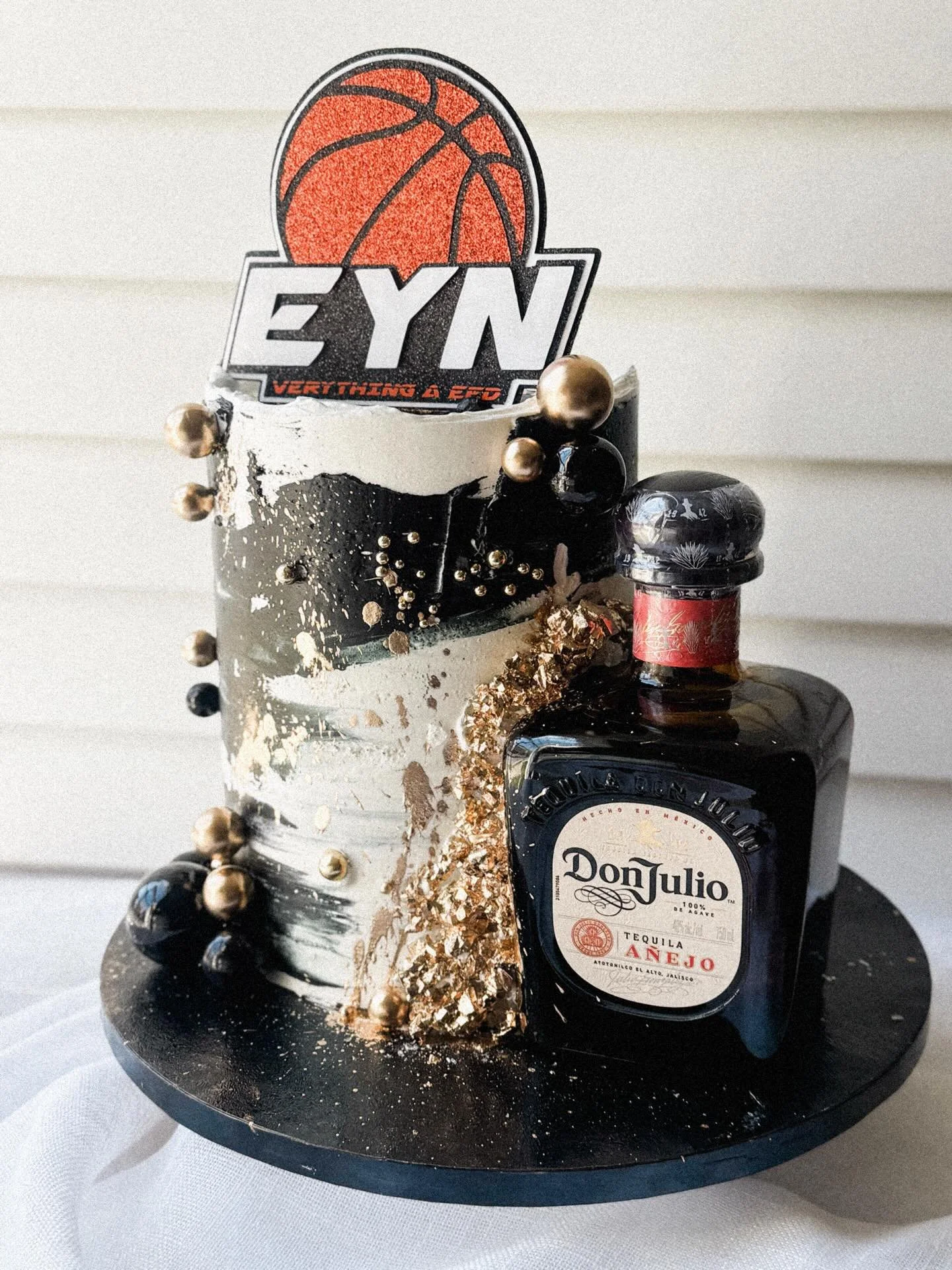 birthday cake but first tequila 🤩

#thesilvawhisk #cakes #bottlecakes #dmvcakes #dmv