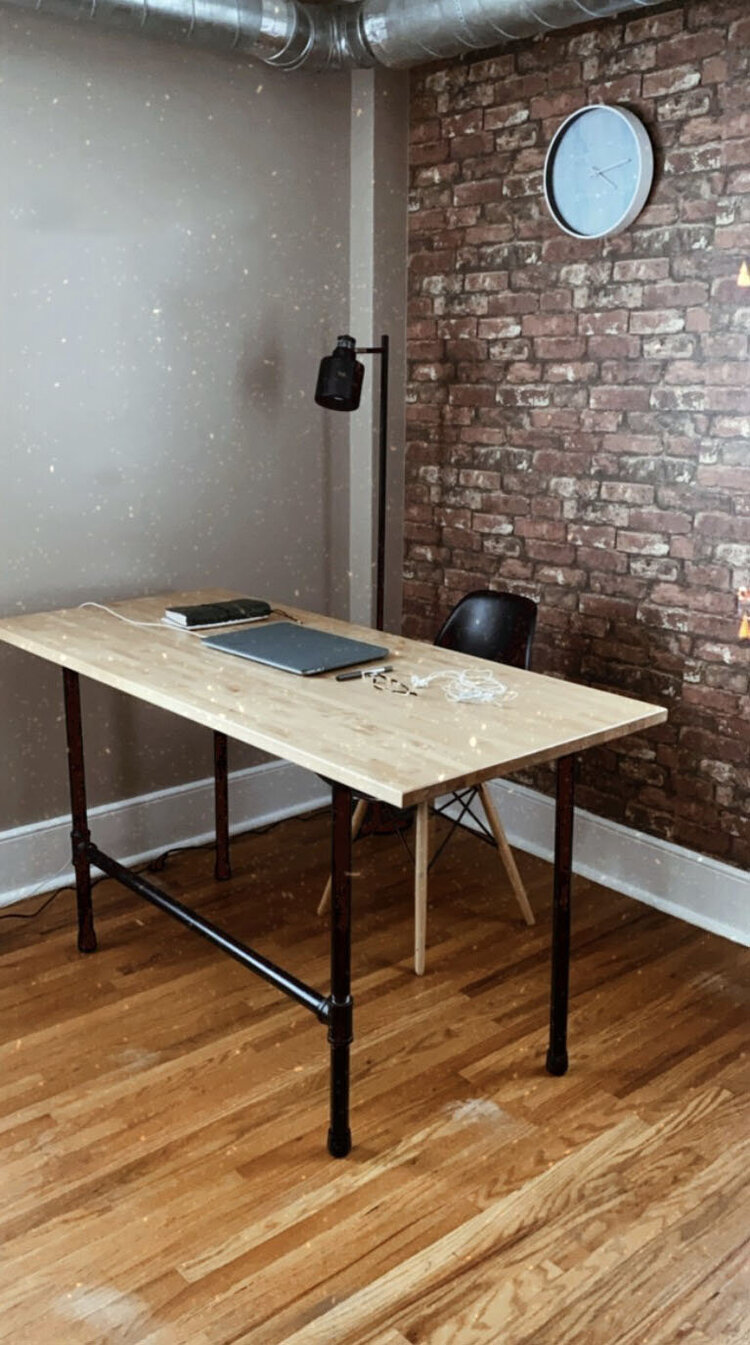 Home+Studio+-+Em+Rowsell+Content+Creator+-+HomeMade+Desk.jpeg